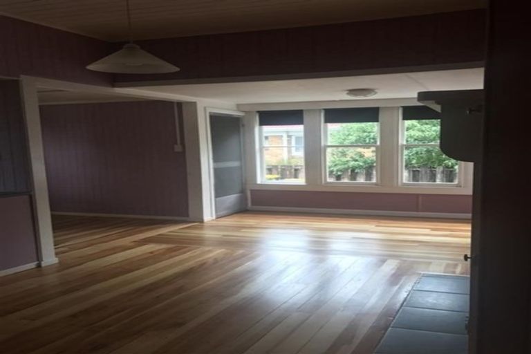 Photo of property in 6 Lincoln Road, Henderson, Auckland, 0610