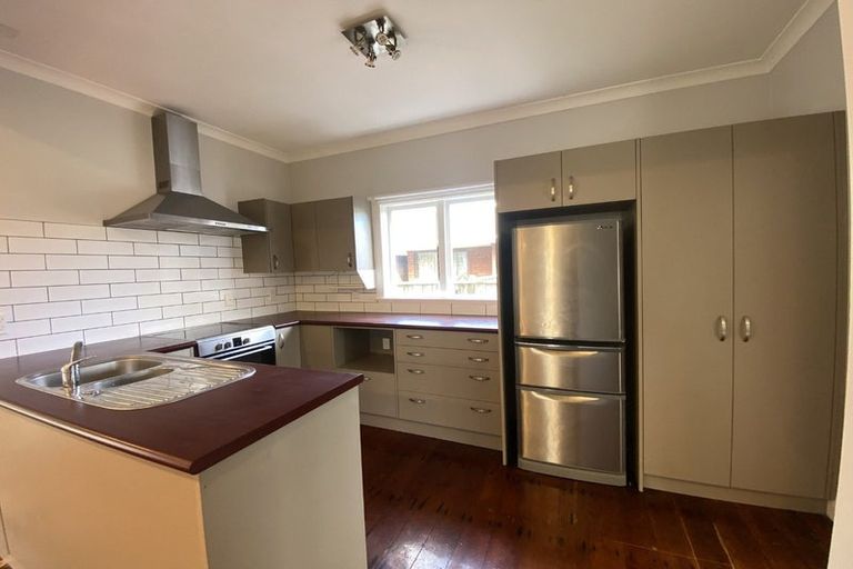 Photo of property in 8 Guthrie Street, Waterloo, Lower Hutt, 5011