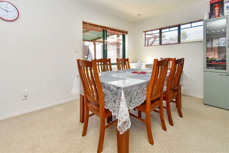 Photo of property in 3a Belleek Close, Weymouth, Auckland, 2103