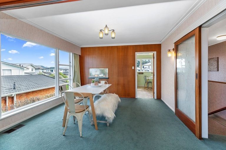 Photo of property in 30 Westview Grove, Miramar, Wellington, 6022