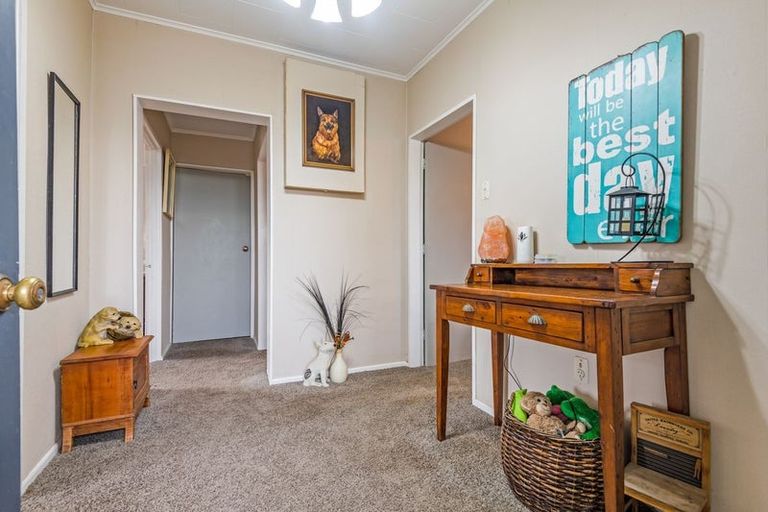 Photo of property in 4 Rosalie Terrace, Kelvin Grove, Palmerston North, 4414