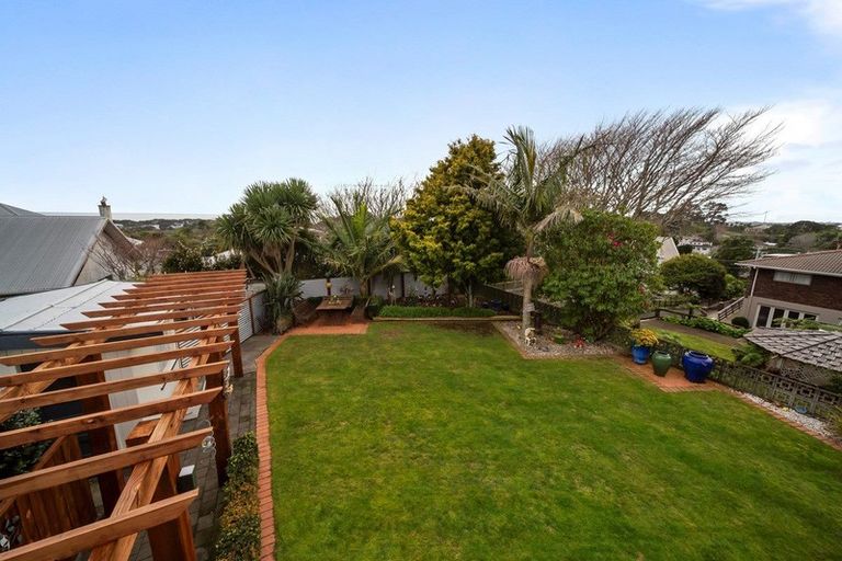 Photo of property in 8 Barrett Street, Westown, New Plymouth, 4310