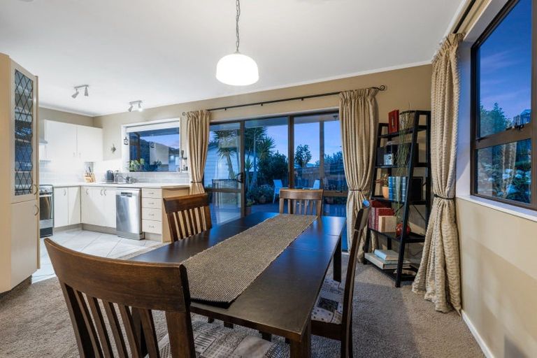 Photo of property in 61 Albatross Close, Whitby, Porirua, 5024