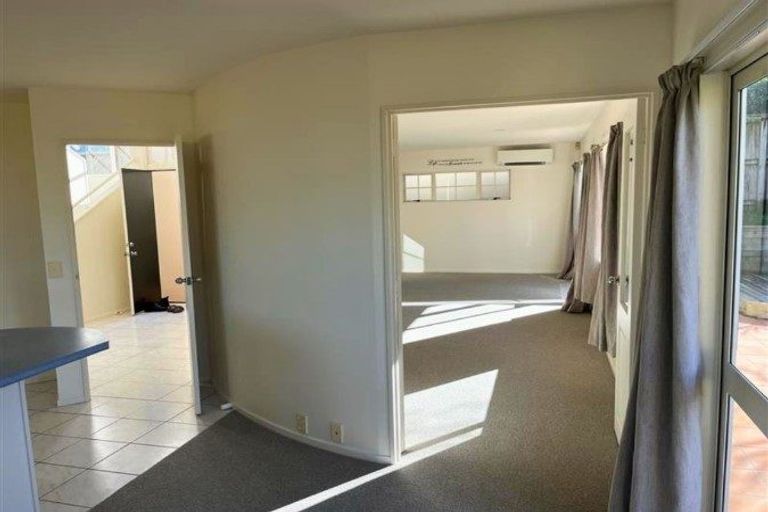 Photo of property in 2/16a Onepoto Road, Hauraki, Auckland, 0622