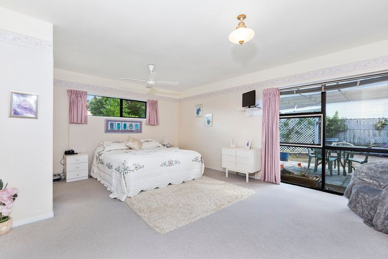 Photo of property in 9 Crampton Court, Orewa, 0931