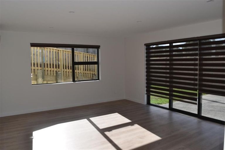 Photo of property in 18 Lyons Avenue, Murrays Bay, Auckland, 0630