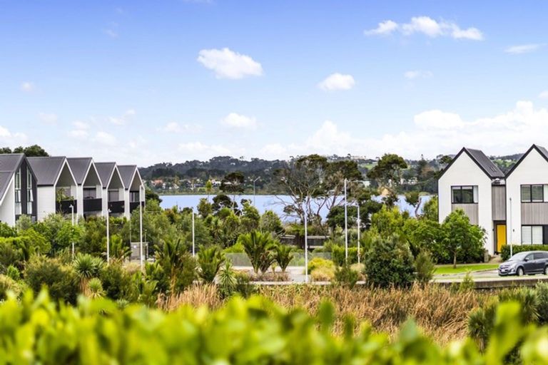 Photo of property in 10 Frances Bryers Road, Hobsonville, Auckland, 0616