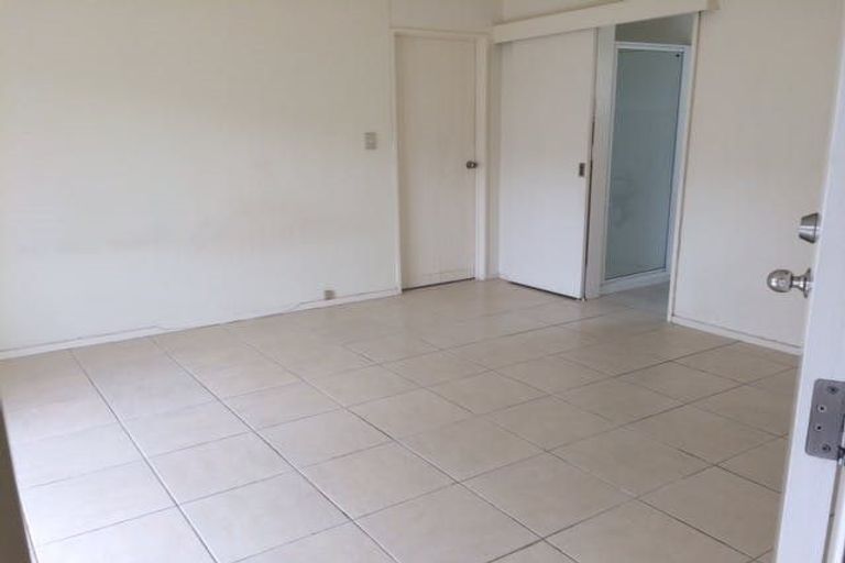 Photo of property in 16 Kauri Glen Road, Northcote, Auckland, 0627