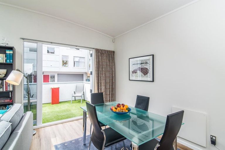 Photo of property in Fernhill Flats, 2/324 The Terrace, Te Aro, Wellington, 6011