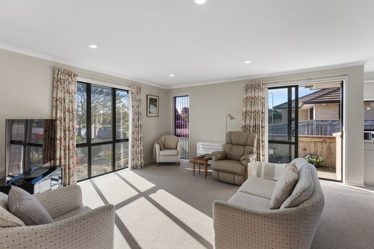 Photo of property in 12 Mcgregor Place, Paraparaumu, 5032