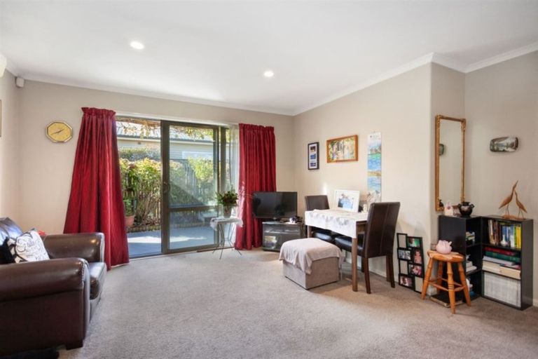 Photo of property in 2/241 Matsons Avenue, Papanui, Christchurch, 8053