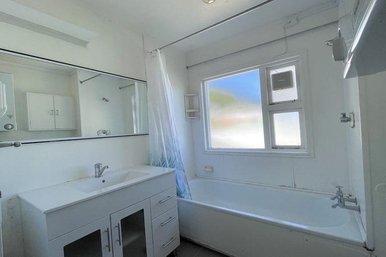 Photo of property in 3/4 Scarborough Terrace, Mount Victoria, Wellington, 6011