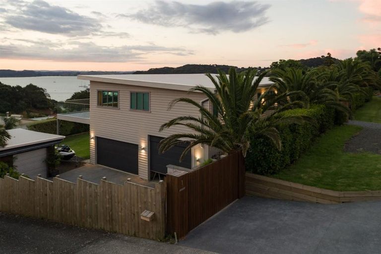 Photo of property in 1 Brind Road, Russell, 0202