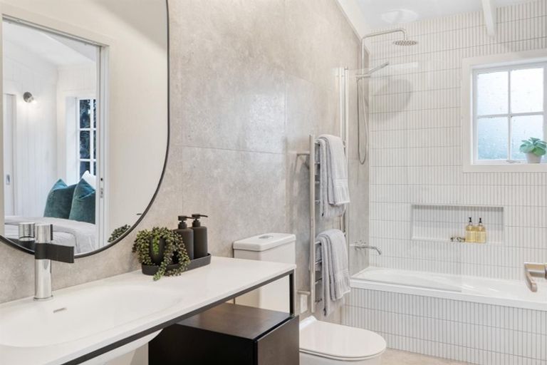 Photo of property in 27 Telstar Place, Beach Haven, Auckland, 0626