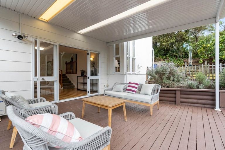 Photo of property in 2/6 Bellbird Rise, Murrays Bay, Auckland, 0630