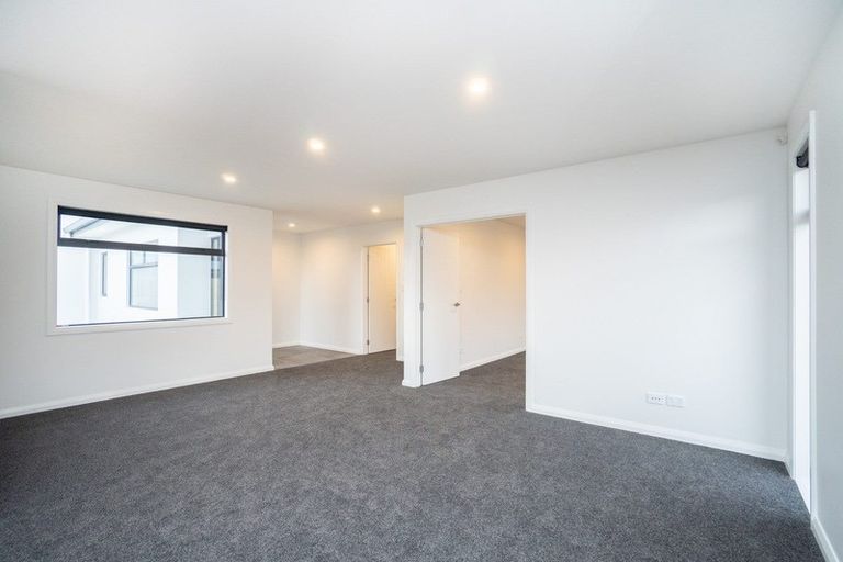 Photo of property in 77 Johnstone Drive, Fitzherbert, Palmerston North, 4410