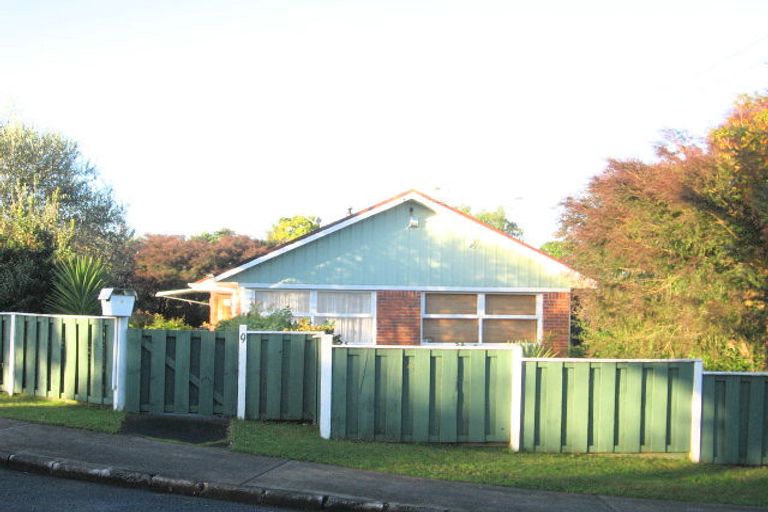 Photo of property in 9 Brouder Place, Hillpark, Auckland, 2102