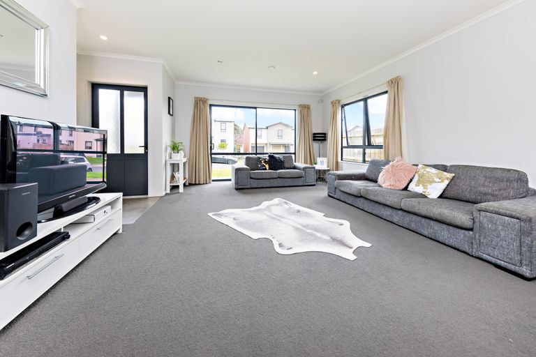 Photo of property in 6 Kohi Kai Place, Weymouth, Auckland, 2103