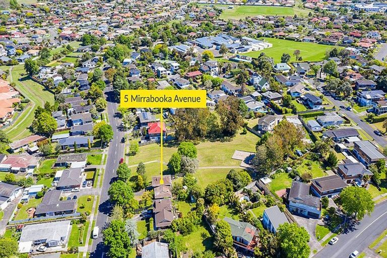 Photo of property in 5 Mirrabooka Avenue, Botany Downs, Auckland, 2010