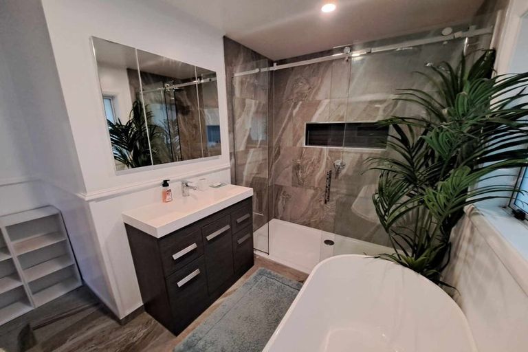 Photo of property in 137/1b Seaview Road, Westown, New Plymouth, 4310