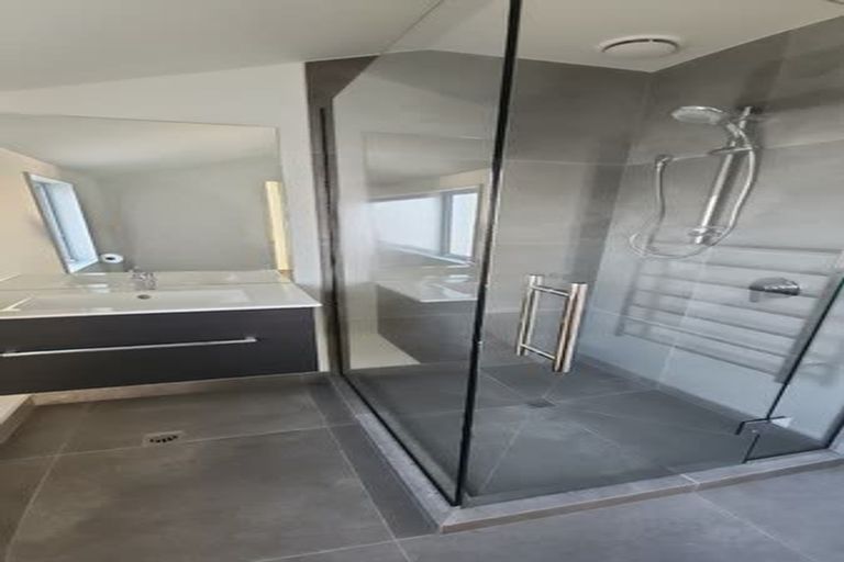 Photo of property in 2/37 Woodville Street, Edgeware, Christchurch, 8013