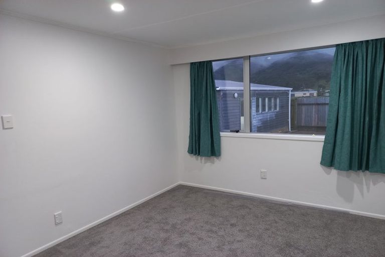 Photo of property in 2/306 Wellington Road, Wainuiomata, Lower Hutt, 5014