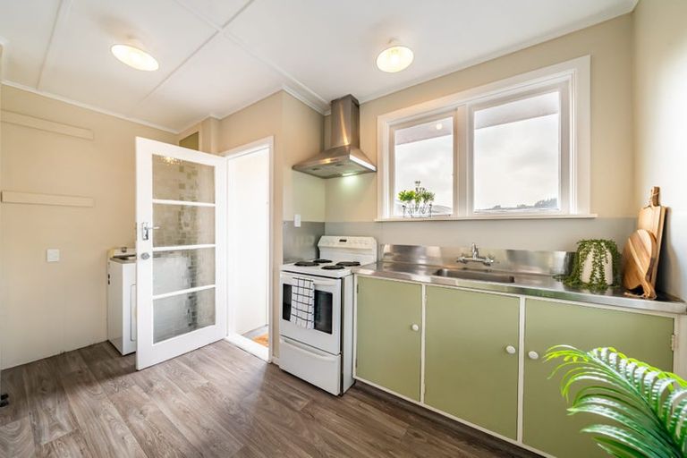 Photo of property in 2/8 Oregon Drive, Maoribank, Upper Hutt, 5018