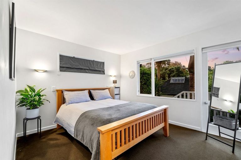 Photo of property in 19 Garmons Way, Castor Bay, Auckland, 0620