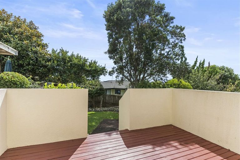 Photo of property in 8 Fulmar Way, Unsworth Heights, Auckland, 0632