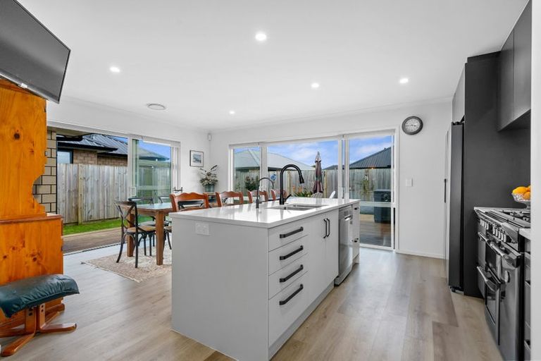 Photo of property in 10 Kaaka Street, Cambridge, 3434