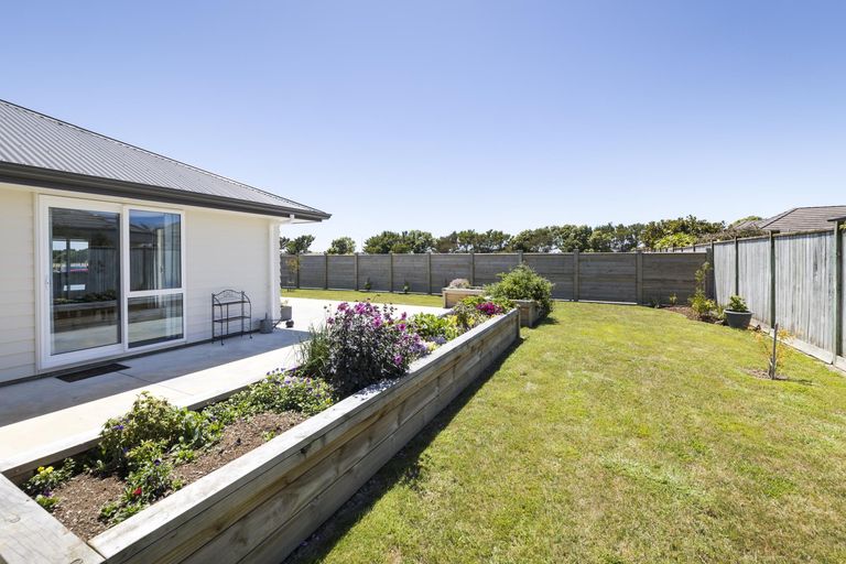 Photo of property in 2 Hydrangea Lane, Milson, Palmerston North, 4414