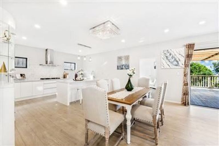 Photo of property in 32 The Enclave, Totara Heights, Auckland, 2105