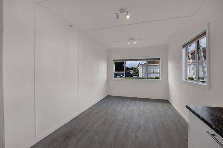 Photo of property in 1352 Devon Road, Brixton, Waitara, 4382