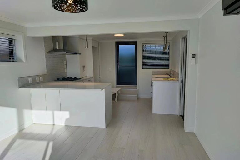 Photo of property in 12 Meadowvale Avenue, Forrest Hill, Auckland, 0620