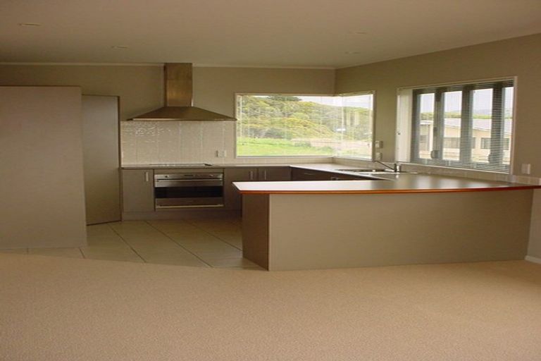 Photo of property in 28 Aspiring Terrace, Aotea, Porirua, 5024