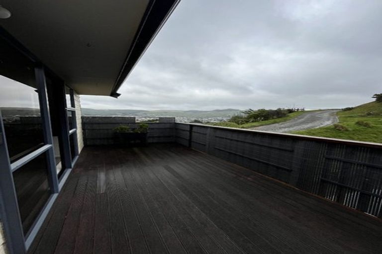 Photo of property in 19 Kilkelly Close, Tawa, Wellington, 5028