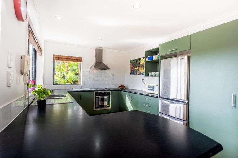 Photo of property in 38 Rivervale Grove, Stanmore Bay, Whangaparaoa, 0932