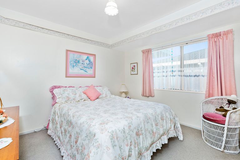 Photo of property in 9 Crampton Court, Orewa, 0931