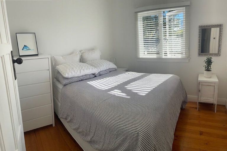 Photo of property in 46 Rua Road, Glen Eden, Auckland, 0602