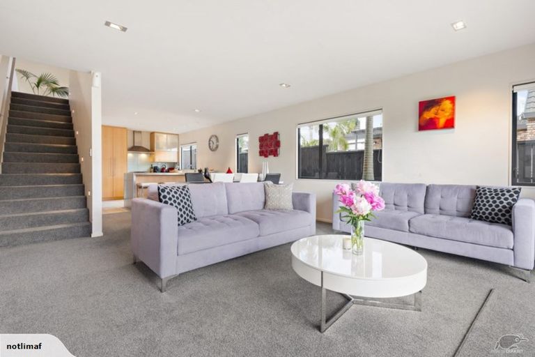 Photo of property in 48a Picasso Drive, West Harbour, Auckland, 0618