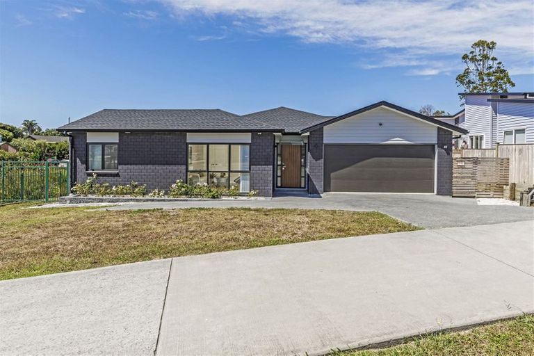 Photo of property in 43 Huarahi Pai Road, Huapai, Kumeu, 0810