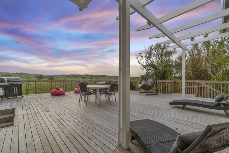 Photo of property in 2083 State Highway 16, Helensville, 0875