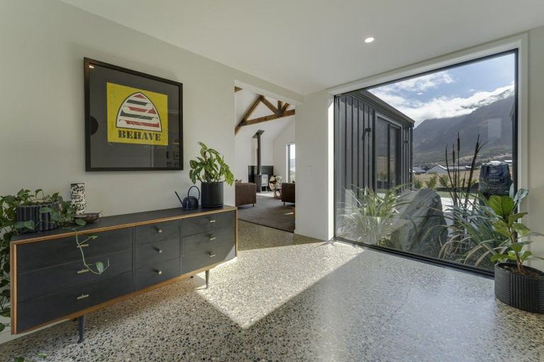Photo of property in 52 Cunninghams Drive, Jacks Point, Queenstown, 9371