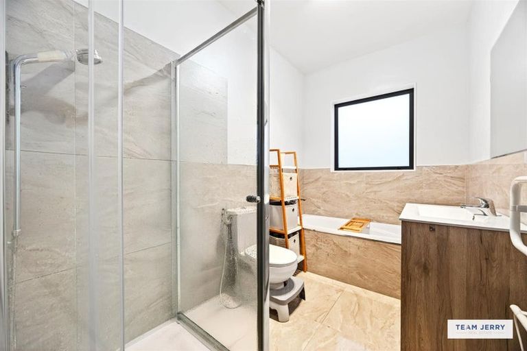 Photo of property in 15 Te Aparangi Road, Papakura, 2110