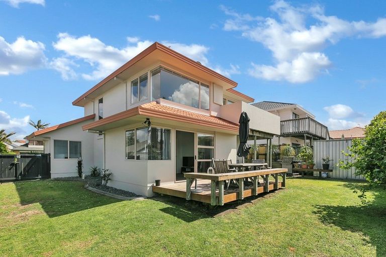 Photo of property in 3 Bridgehead Cove, West Harbour, Auckland, 0618