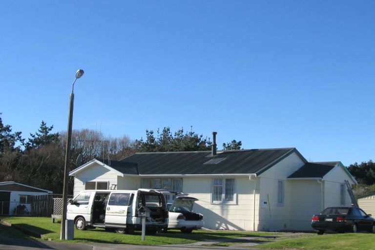 Photo of property in 9 Hewson Crescent, Otaki Beach, Otaki, 5512