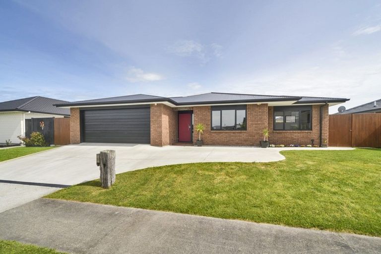 Photo of property in 27 Balrickard Way, Milson, Palmerston North, 4414