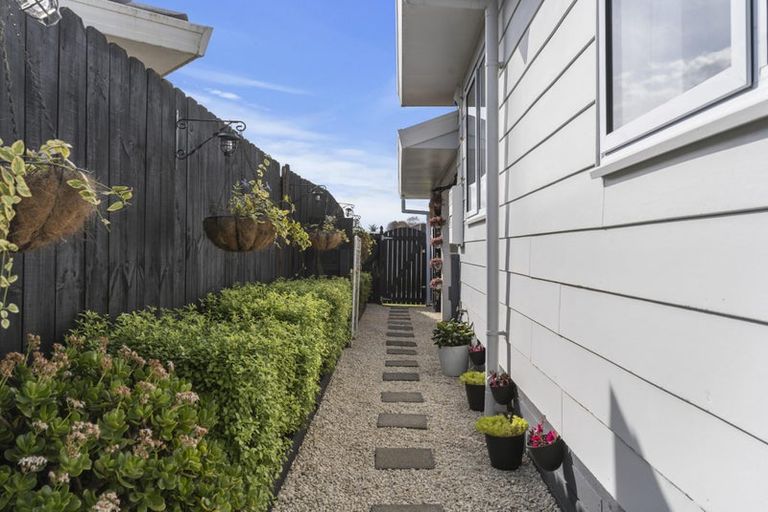 Photo of property in 1/11 Volta Place, Clendon Park, Auckland, 2103