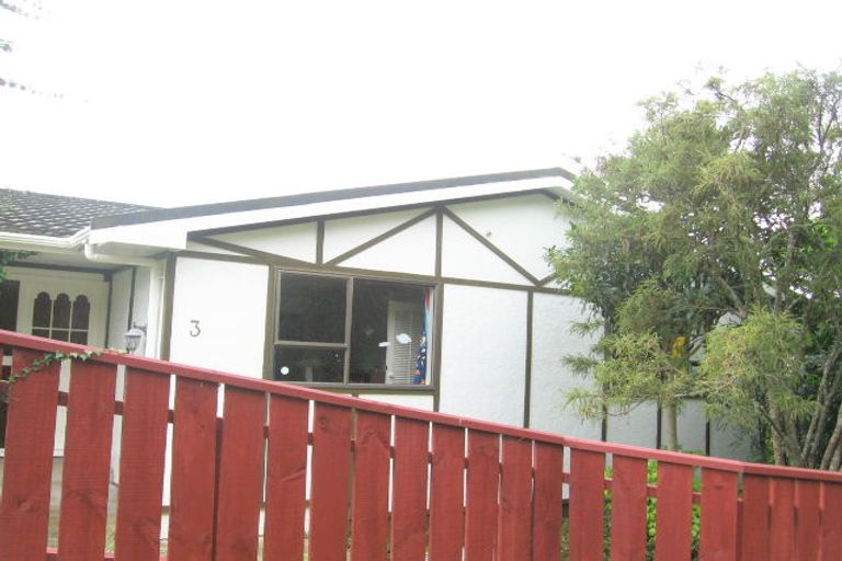 Photo of property in 3 Achilles Close, Tawa, Wellington, 5028