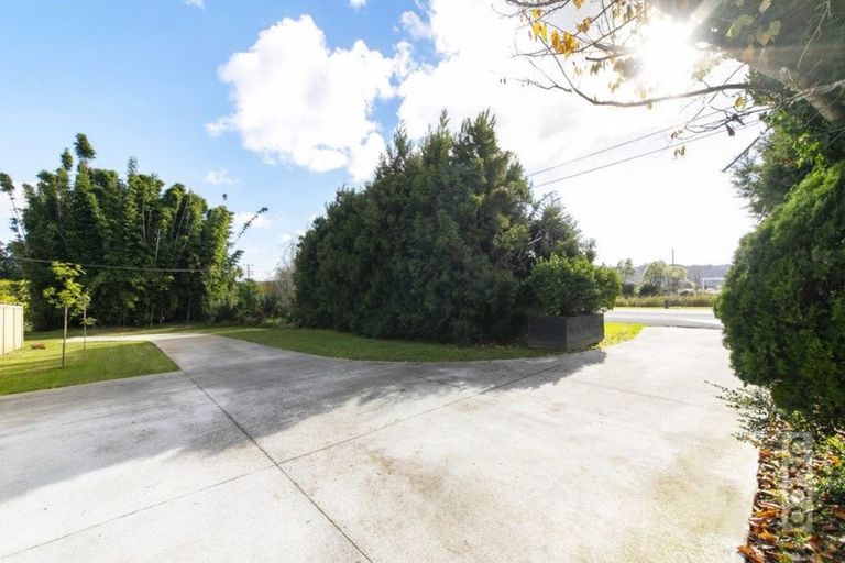 Photo of property in 407a Main Road, Huapai, Kumeu, 0810
